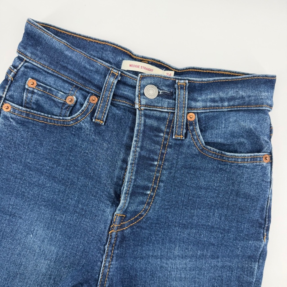 Levi's Women's Wedgie Straight Jeans Size‎ 24 Dark Wash Distressed Frayed Hem